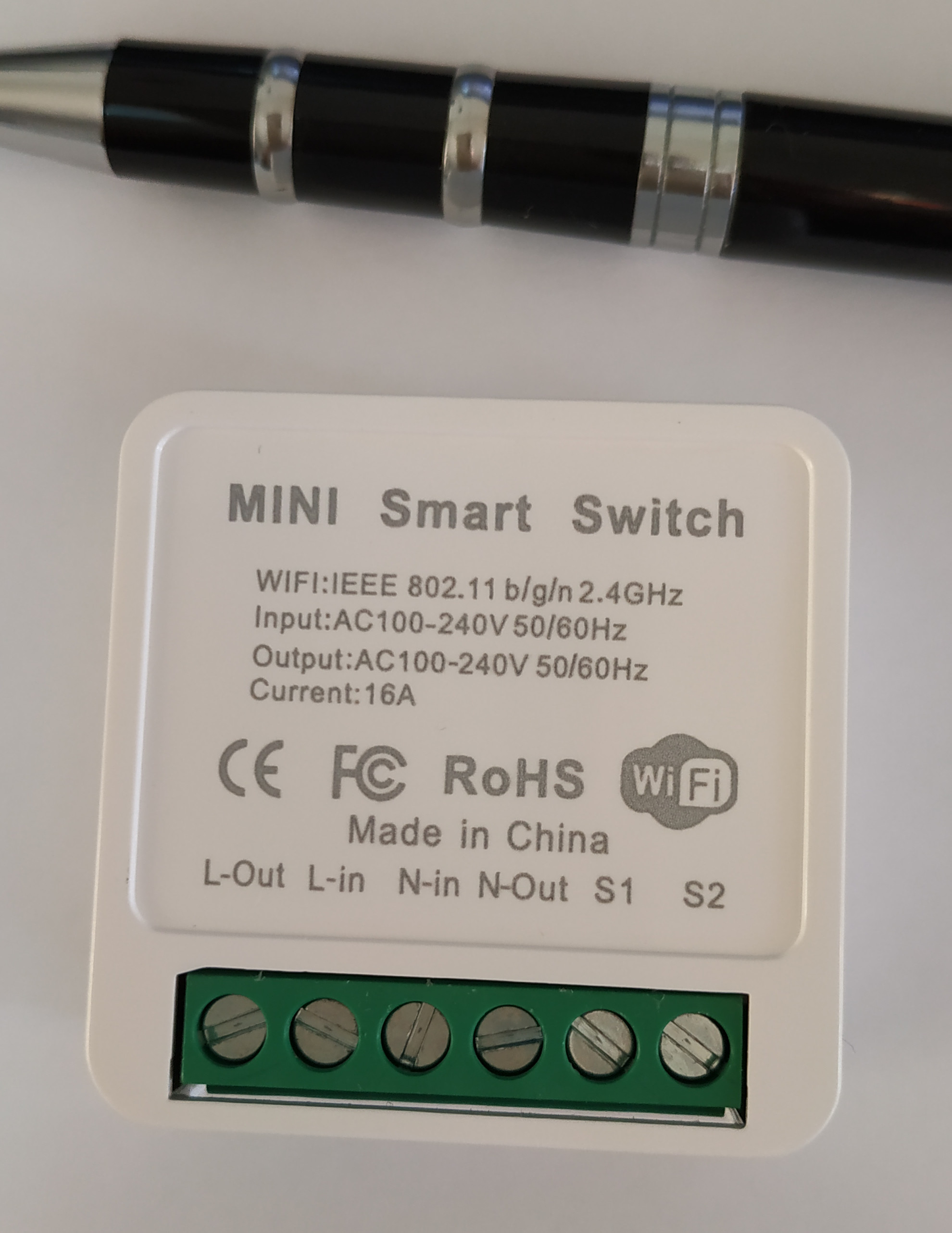 Face arrière avec indications pour les connexions